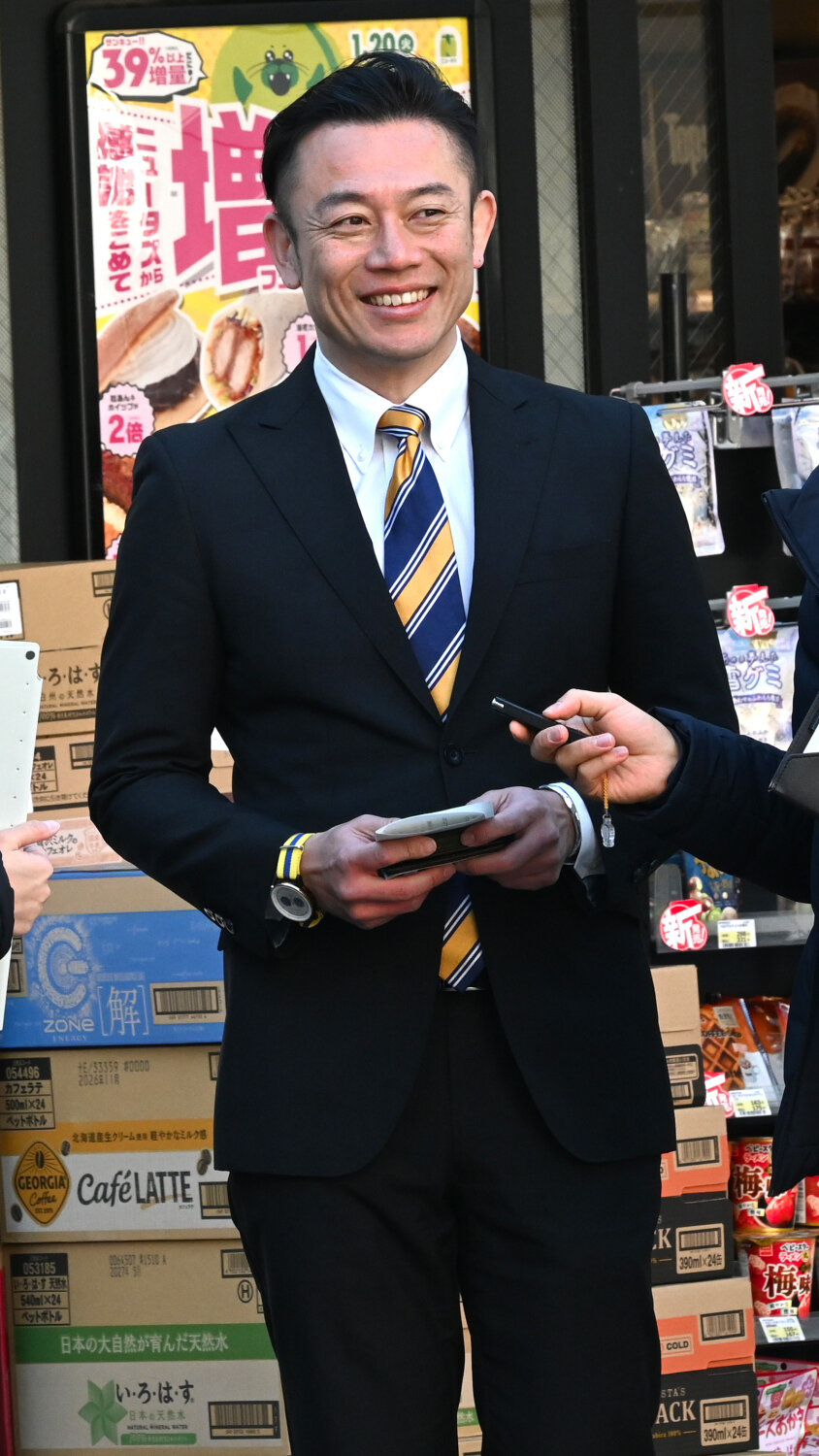 260124中野駅前　取材対応中 須山たかし さん